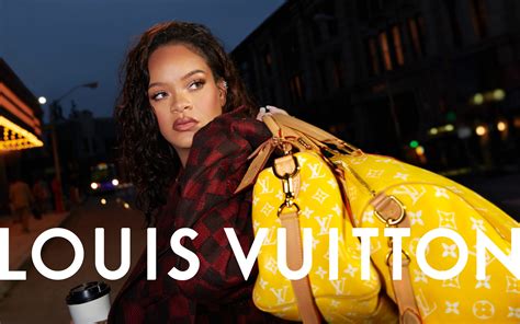 LOUIS VUITTON .